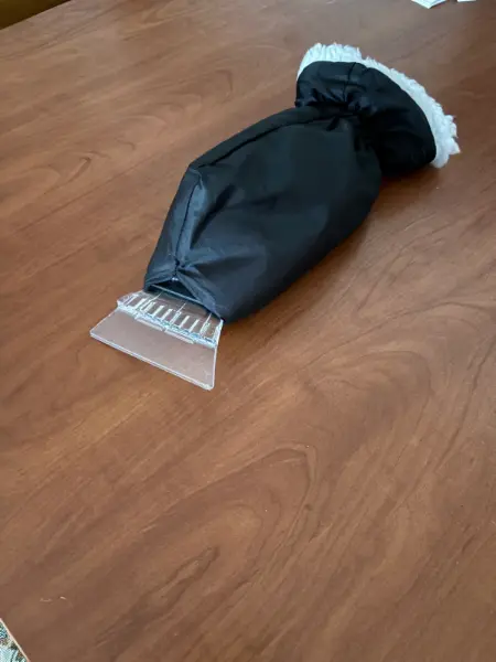 Škrabka na led s rukavicí