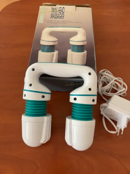Ruční masážní přístroj Twin Head Massager