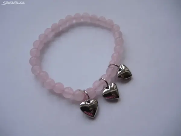 Náramek z růženínu se srdíčky z chir oceli 2