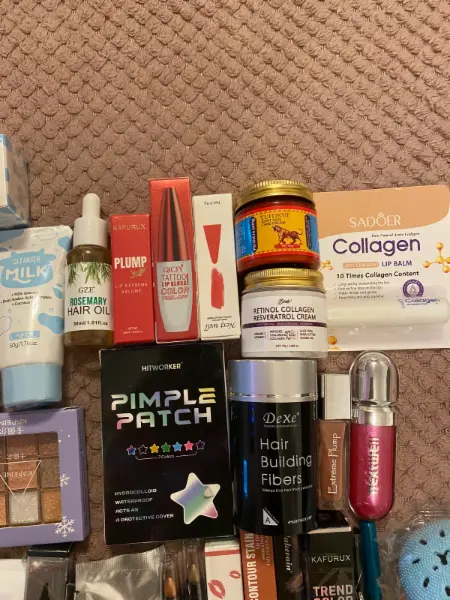 Sada kosmetických produktů - péče o pleť, vlasy a líčení 3