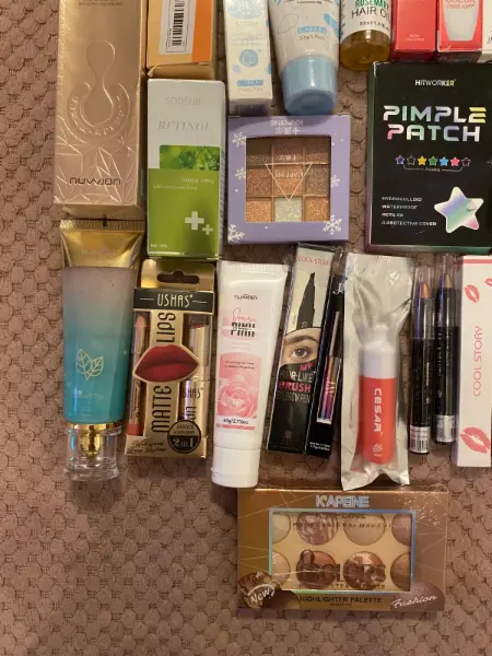 Sada kosmetických produktů - péče o pleť, vlasy a líčení 4