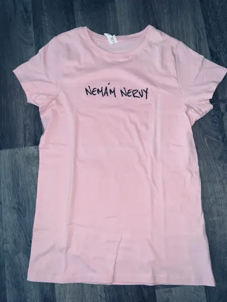 Růžové tričko s nápisem NEMÁM NERVY