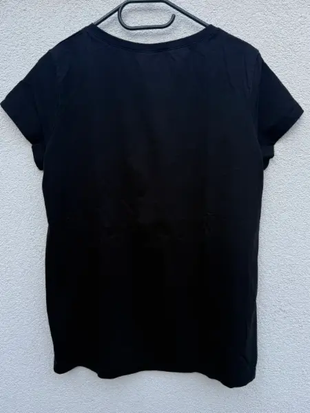 Dámské černé tričko s krátkým rukávem s nápisem H&M  8