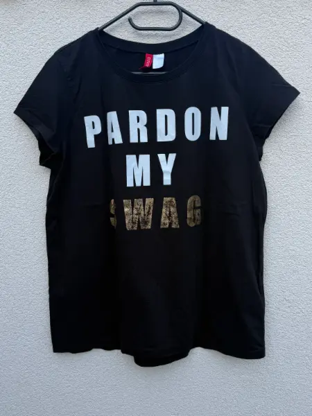 Dámské černé tričko s krátkým rukávem s nápisem H&M  9
