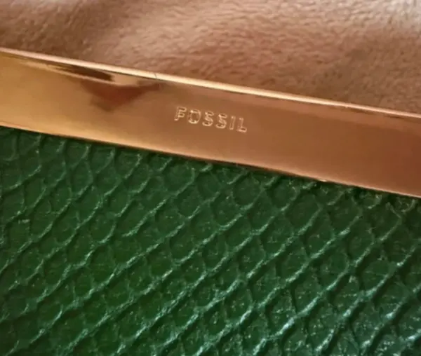 Zelené psaníčko Fossil s řetízkem 3