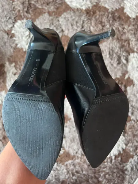 Černé kožené kotníkové boty Lasocki 5
