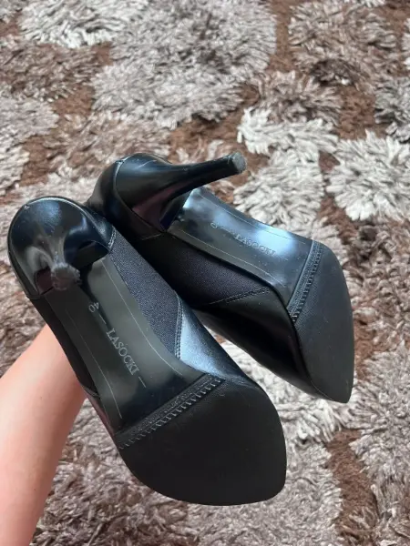 Černé kožené kotníkové boty Lasocki 7