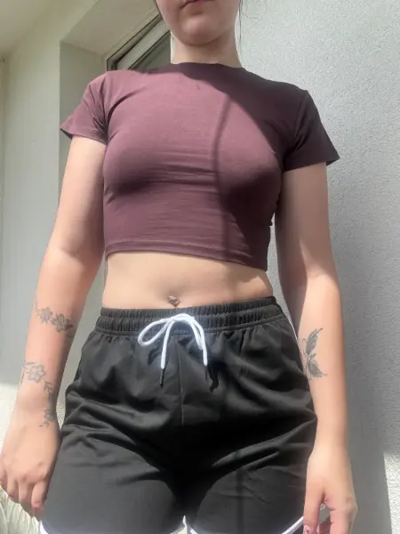 Dámský vínový crop top