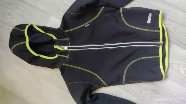 Dětská softshellová bunda s kapucí, černá
