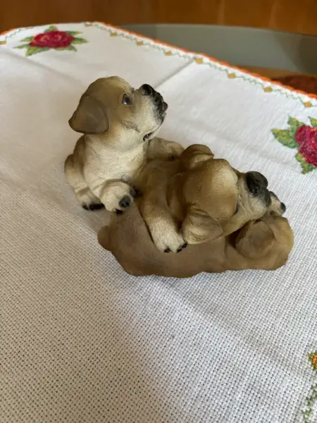 Dekorativní figurka: Tři hravá štěňata buldočků 4