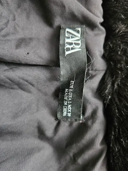Černý kožich ZARA s kapucí 3