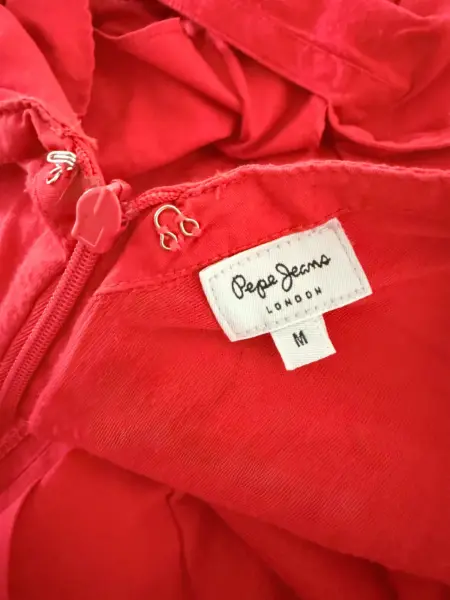 Červené šaty Pepe Jeans s volány 4