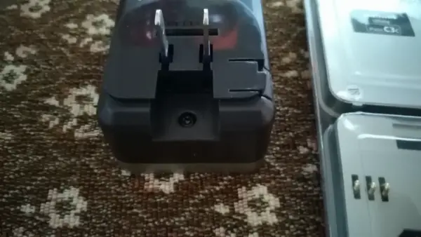 Univerzální nabíječka baterií Hähnel Ultima 12