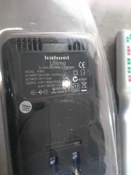 Univerzální nabíječka baterií Hähnel Ultima 3
