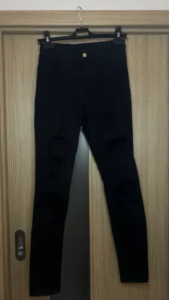 Černé džíny s roztrhaným efektem vel. S 2