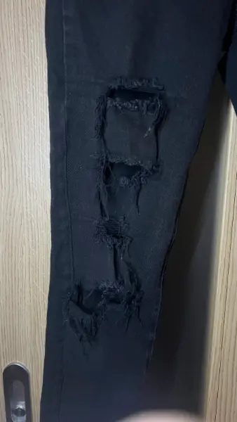 Černé džíny s roztrhaným efektem vel. S 6