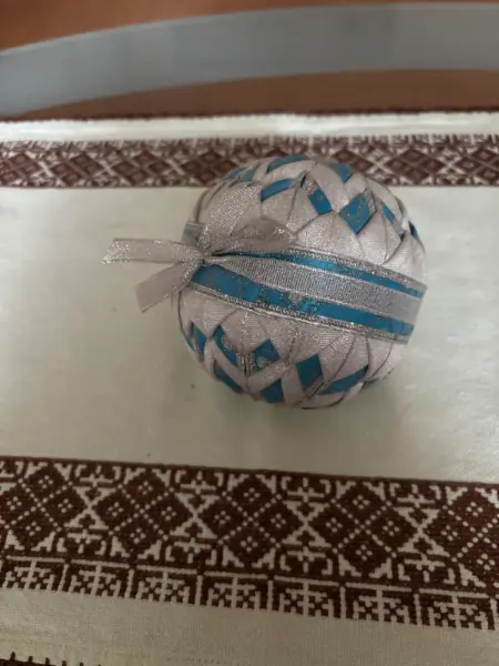 Ručně vyrobená dekorativní koule 3