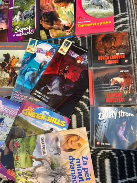 Velká sbírka knih o koních + Pony Club + časopisy + DVD | 50 2