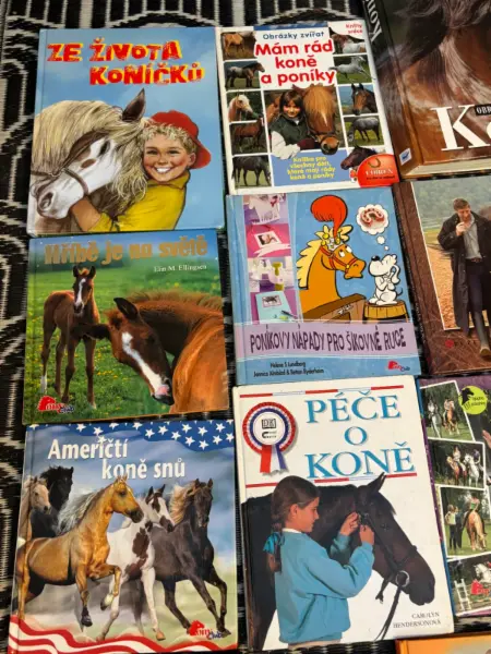 Velká sbírka knih o koních + Pony Club + časopisy + DVD | 50 9