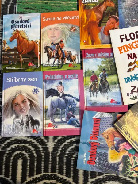 Velká sbírka knih o koních + Pony Club + časopisy + DVD | 50 5