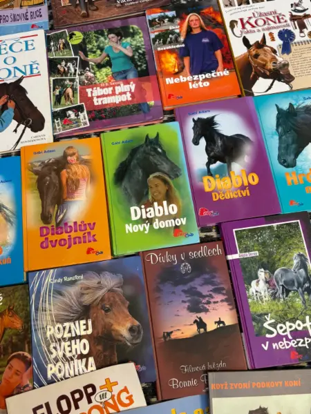 Velká sbírka knih o koních + Pony Club + časopisy + DVD | 50 7