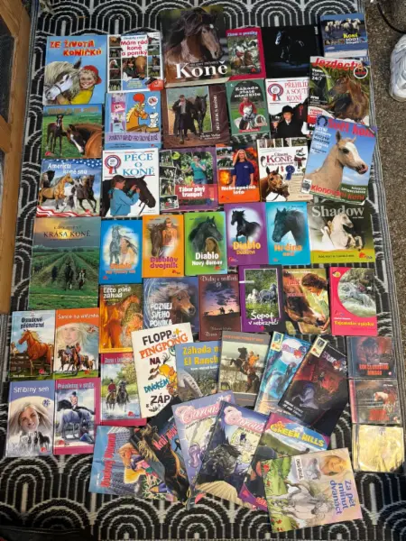 Velká sbírka knih o koních + Pony Club + časopisy + DVD | 50