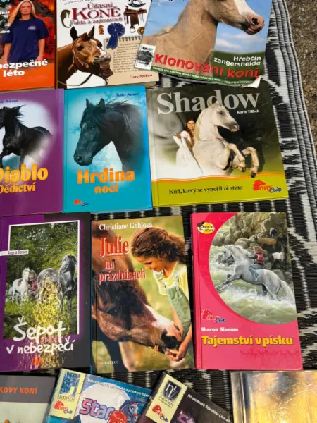 Velká sbírka knih o koních + Pony Club + časopisy + DVD | 50 8