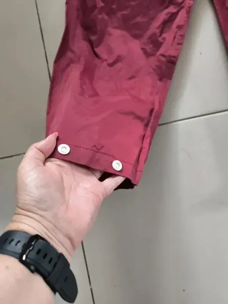 Vínové nepromokavé kalhoty s druky 2