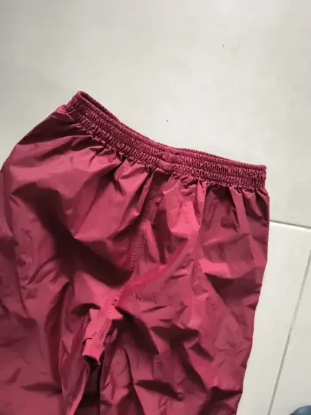 Vínové nepromokavé kalhoty s druky 3