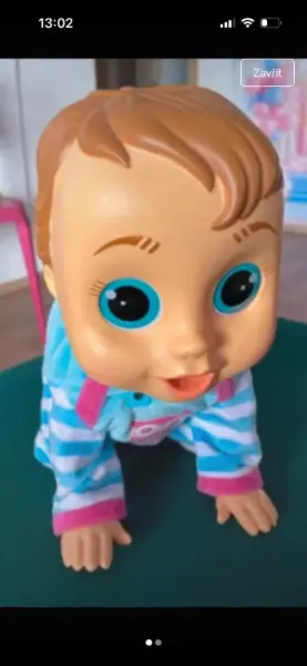 Interaktivní lezoucí panenka