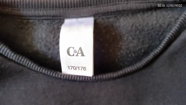 Černá mikina C&A s nápisem #TAG 4