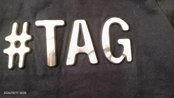 Černá mikina C&A s nápisem #TAG 2