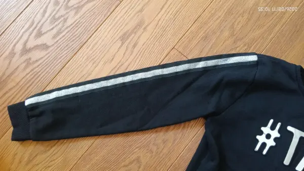 Černá mikina C&A s nápisem #TAG 3
