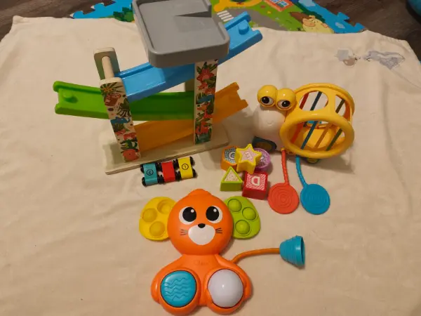 Velký set hraček pro děti - auta, figurky a stavebnice