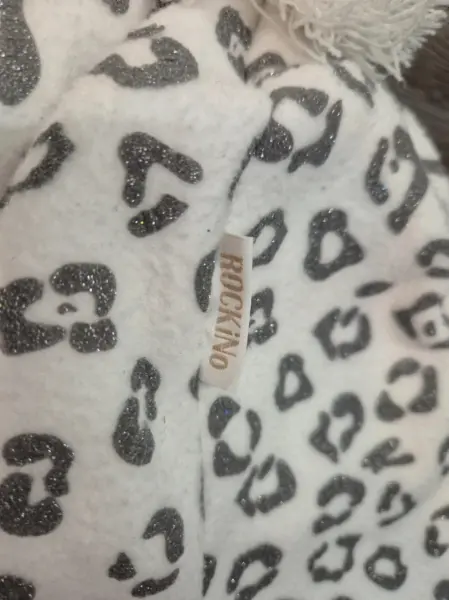 Dětská čepice s bambulí a leopardím vzorem 3