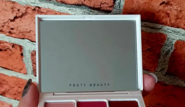 Fenty Beauty Snap Shadows 4 Rose paletka očních stínů 4