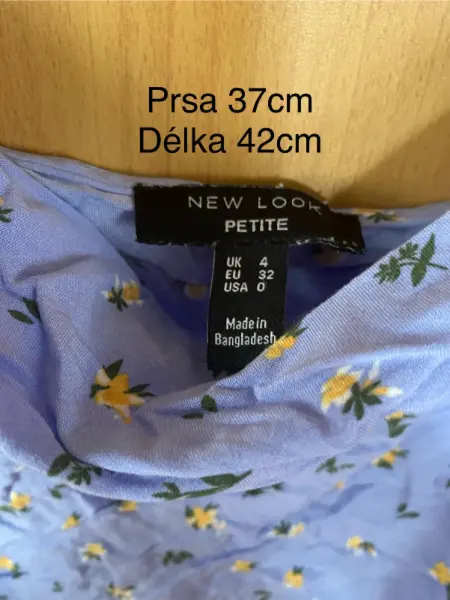 Modrý květovaný crop top New Look Petite 4