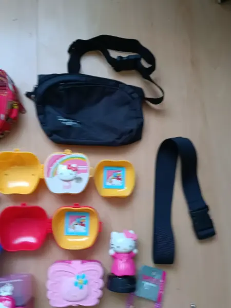 Sada Hello Kitty hraček a doplňků, ledvinka Sinsay apod  4