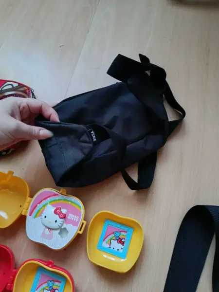 Sada Hello Kitty hraček a doplňků, ledvinka Sinsay apod  6