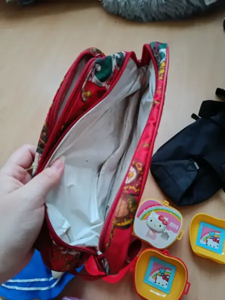 Sada Hello Kitty hraček a doplňků, ledvinka Sinsay apod  8