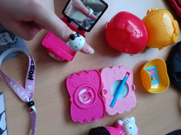 Sada Hello Kitty hraček a doplňků, ledvinka Sinsay apod  16