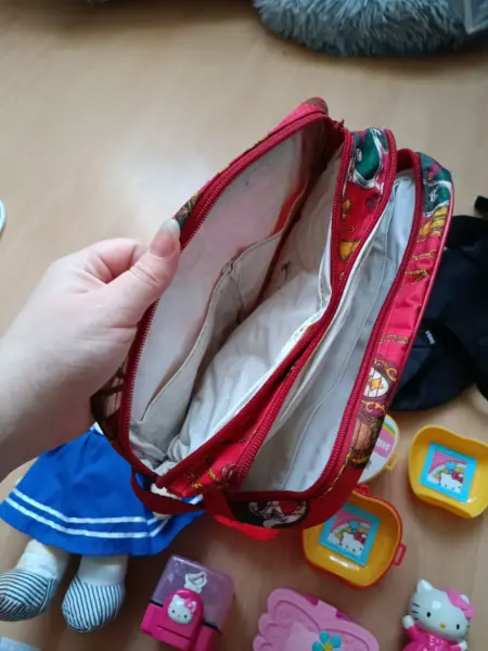 Sada Hello Kitty hraček a doplňků, ledvinka Sinsay apod  9