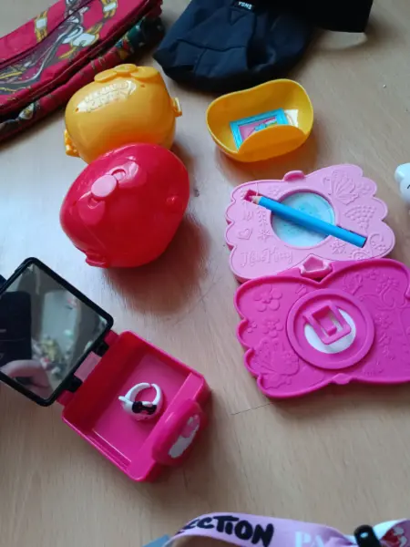 Sada Hello Kitty hraček a doplňků, ledvinka Sinsay apod  15