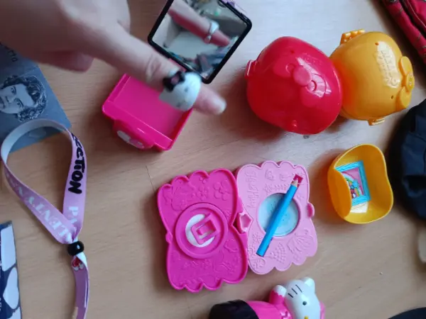 Sada Hello Kitty hraček a doplňků, ledvinka Sinsay apod  17