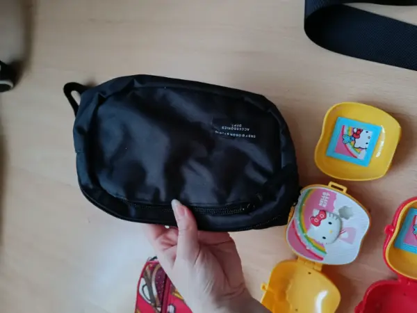 Sada Hello Kitty hraček a doplňků, ledvinka Sinsay apod  5