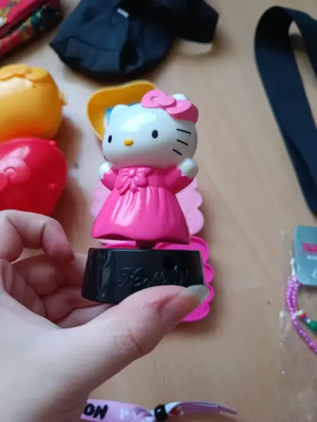 Sada Hello Kitty hraček a doplňků, ledvinka Sinsay apod  20