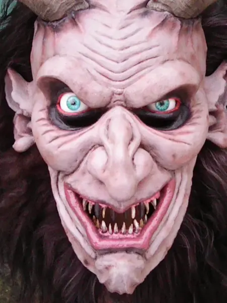 Realistická maska Krampus s rohy 2