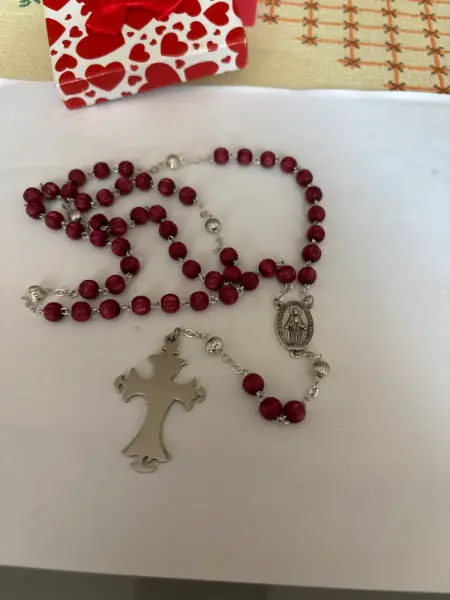 Růženec z dřevěných korálků 