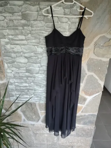 Černé společenské šaty
