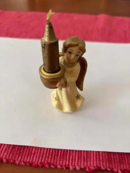 Andílek se svíčkou